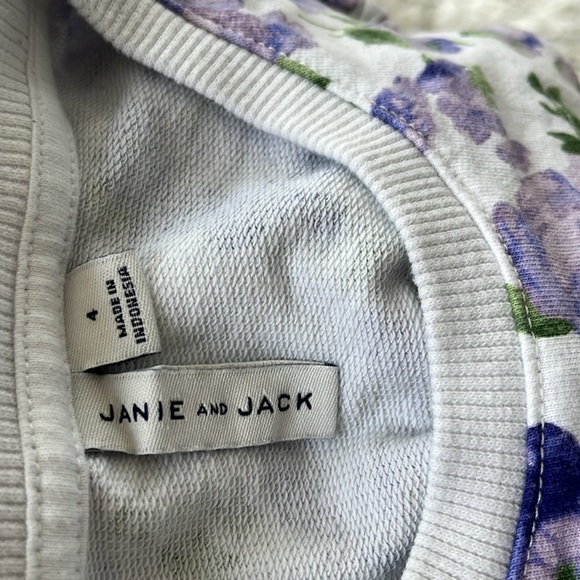 Girls Floral Two Pieces T-Shirt and Shorts Size 4 - Picture 4 of 5